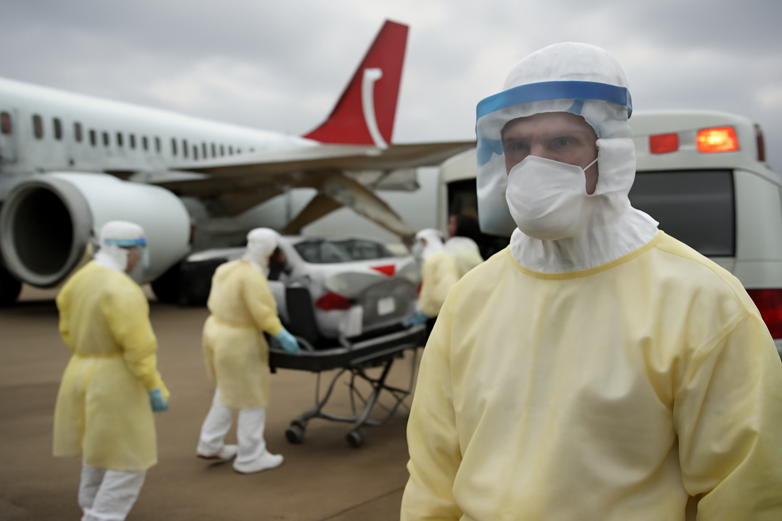 Световната здравна организация обяви извънредна ситуация заради ебола, САЩ въвеждат ограничения за пътуване