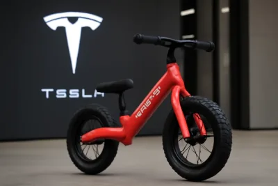Tesla представя баланс колело за деца на цена от 225 долара
