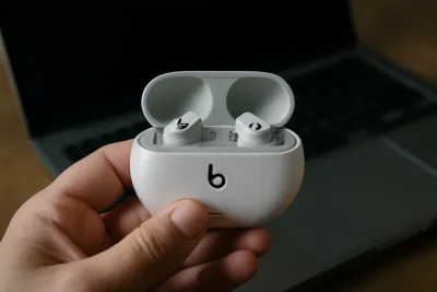 Apple отстрани сериозна уязвимост в слушалките Beats Studio Buds, засягаща и други производители