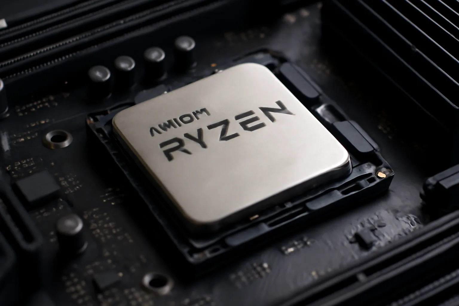AMD премахва тихомълком криптирането на паметта в Ryzen процесорите за потребители