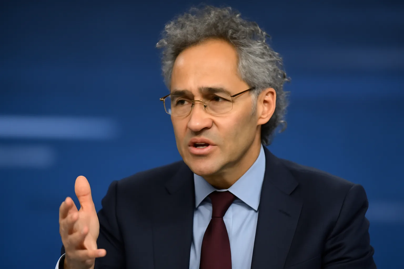 Генералният директор на Palantir критикува AI компании за неефективно използване на клиентски данни и таксуване