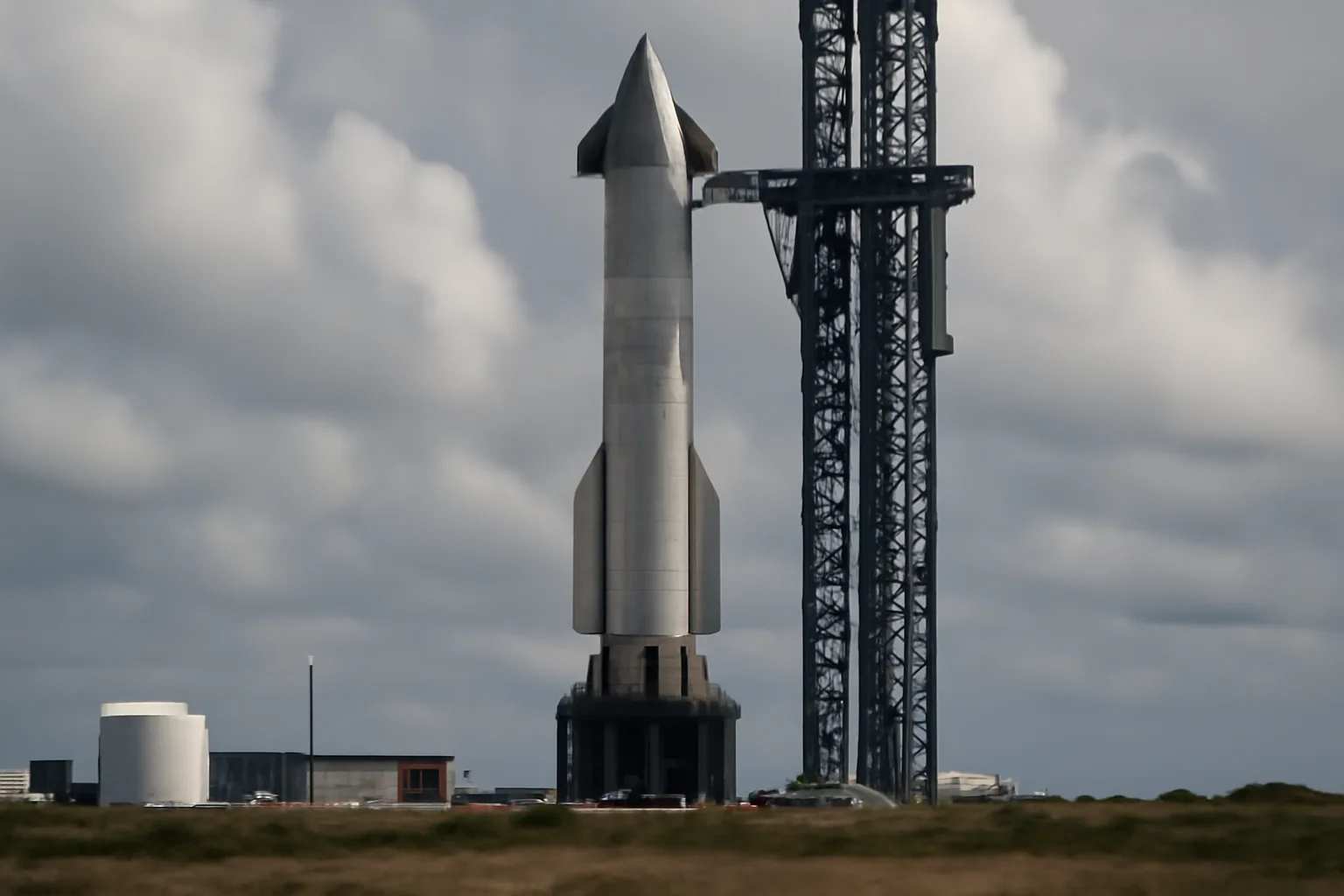 Първият опит за изстрелване на Starship V3 на SpaceX бе отложен заради технически проблем